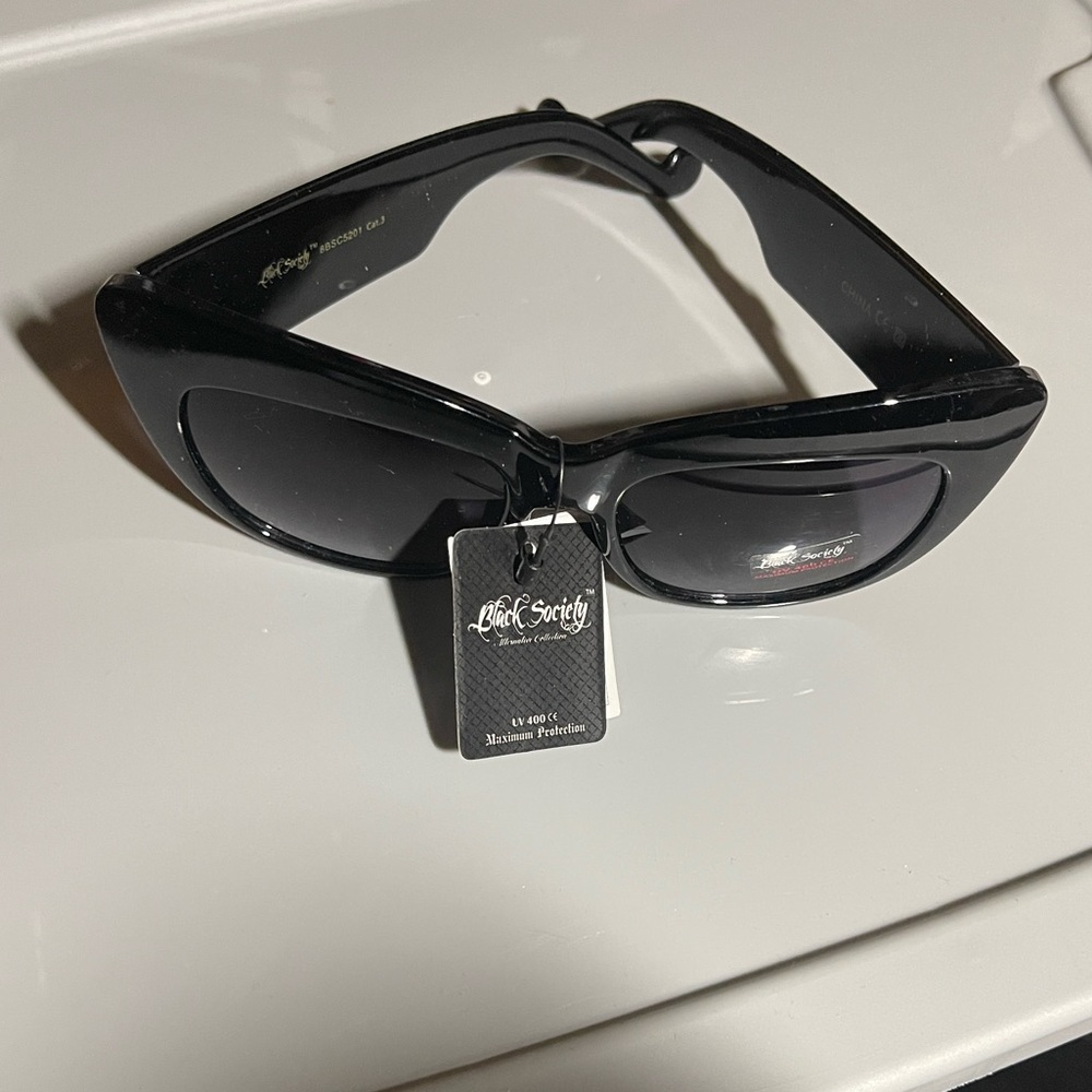Black Society Black Glossy Cat-Eye Sunglasses with Dark Lenses